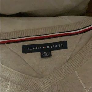 I’m selling a Tommy Hilfiger men’s sweater.